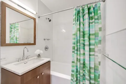 $799,000 | 10 West End Avenue, Unit 4J | Upper West Side