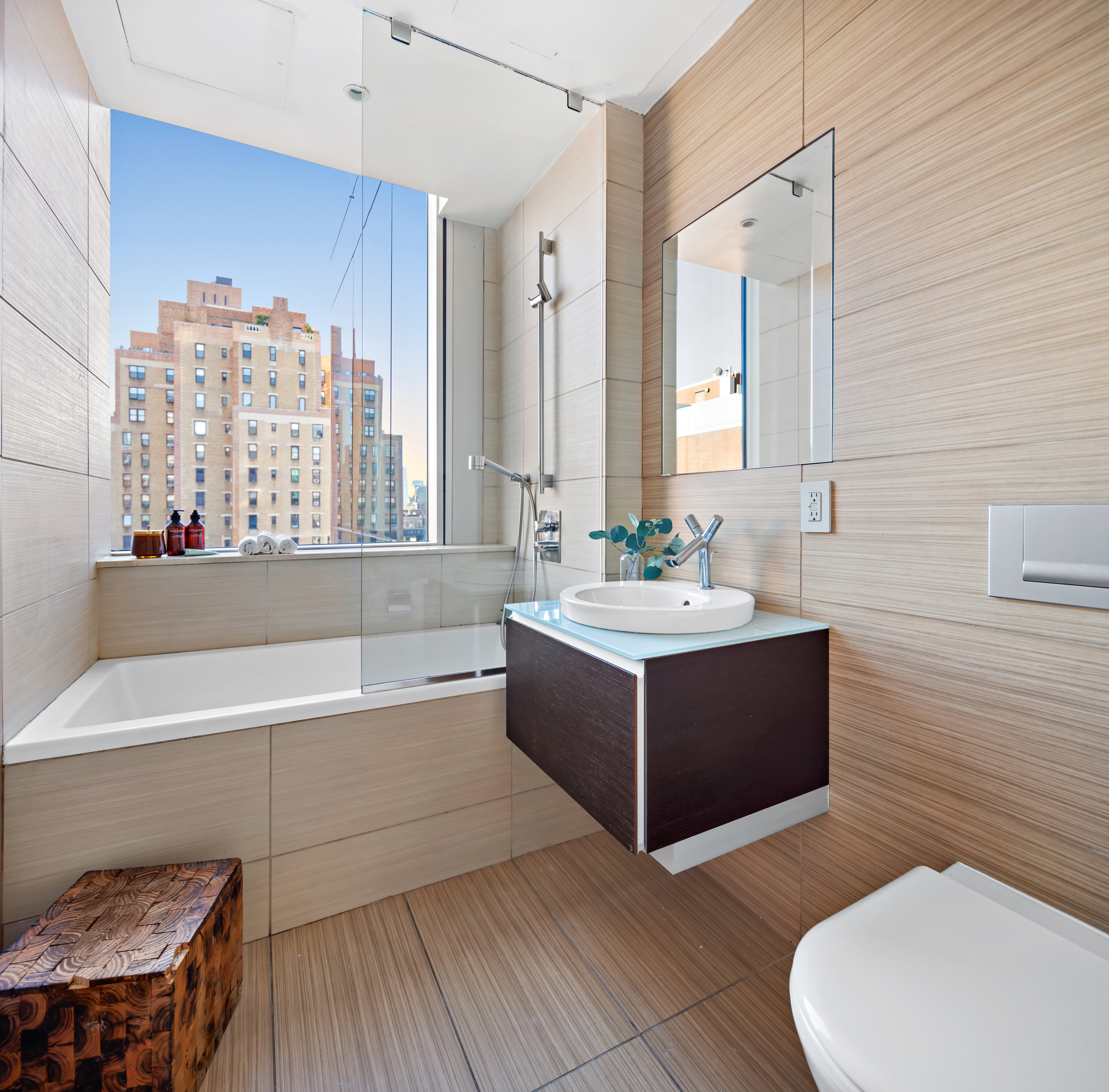 166 West 18th Street, Unit PH11 Manhattan, NY 10011 - Photo 15 of 16 a bathroom with a tub a sink and a large mirror