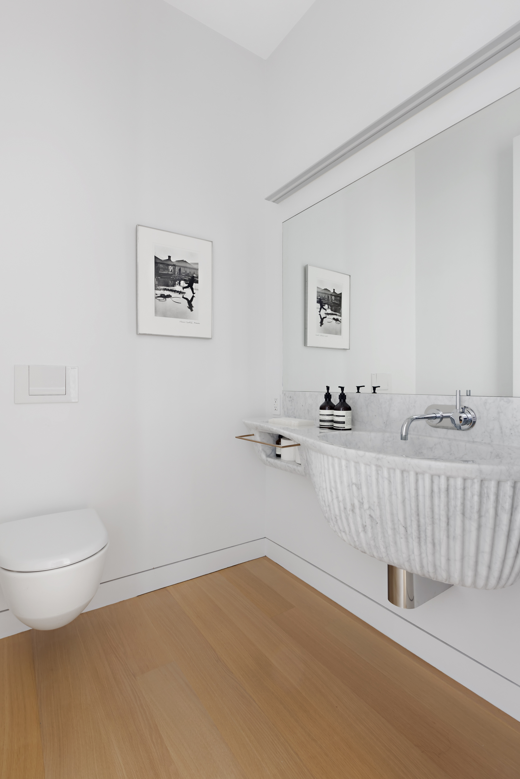 56 Leonard Street, Unit PH52A Manhattan, NY 10013 - Photo 20 of 24 a bathroom with a bathtub and a toilet