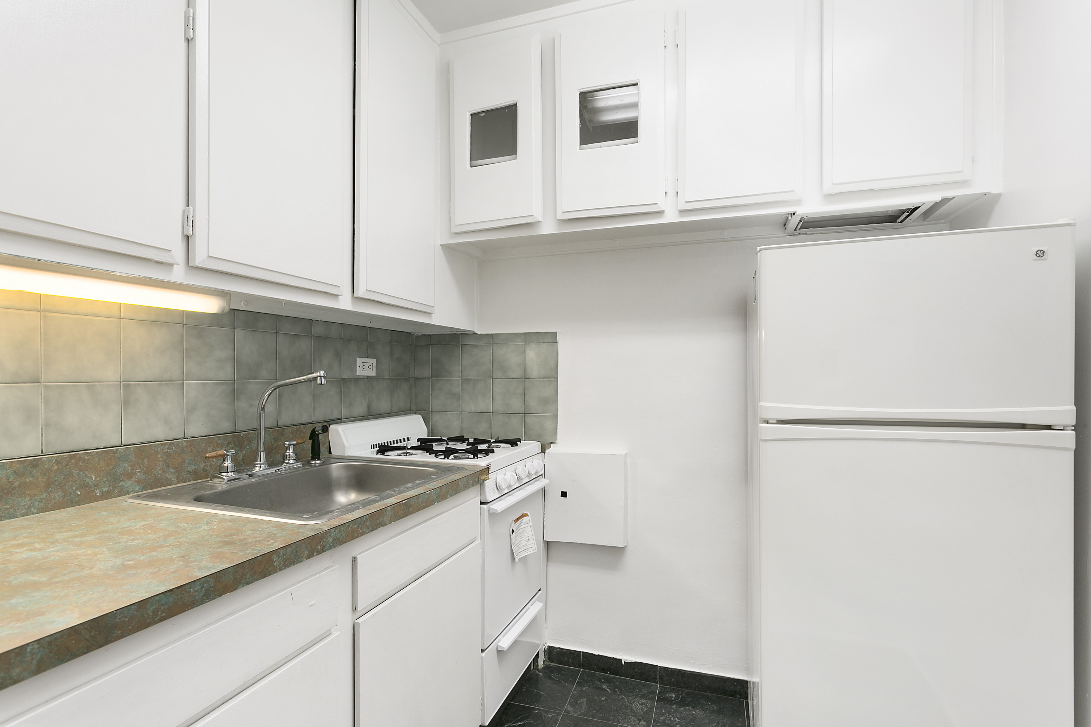 115 East 9th Street, Unit 5N Manhattan, NY 10003 - Photo 3 of 5
