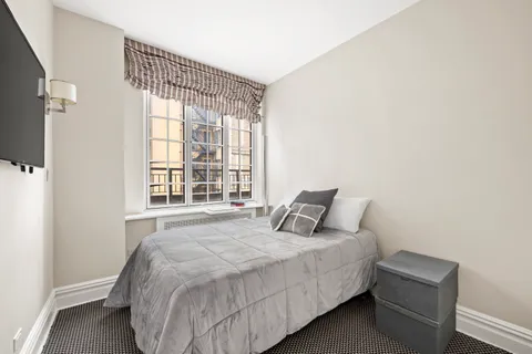 $5,000,000 | 911 Park Avenue, Unit PHE | Upper East Side