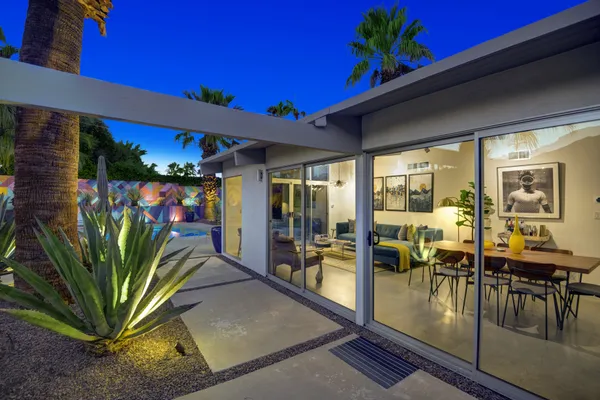 $1,075,000 | 406 East Desert Holly Circle, Palm Springs, CA 92262
