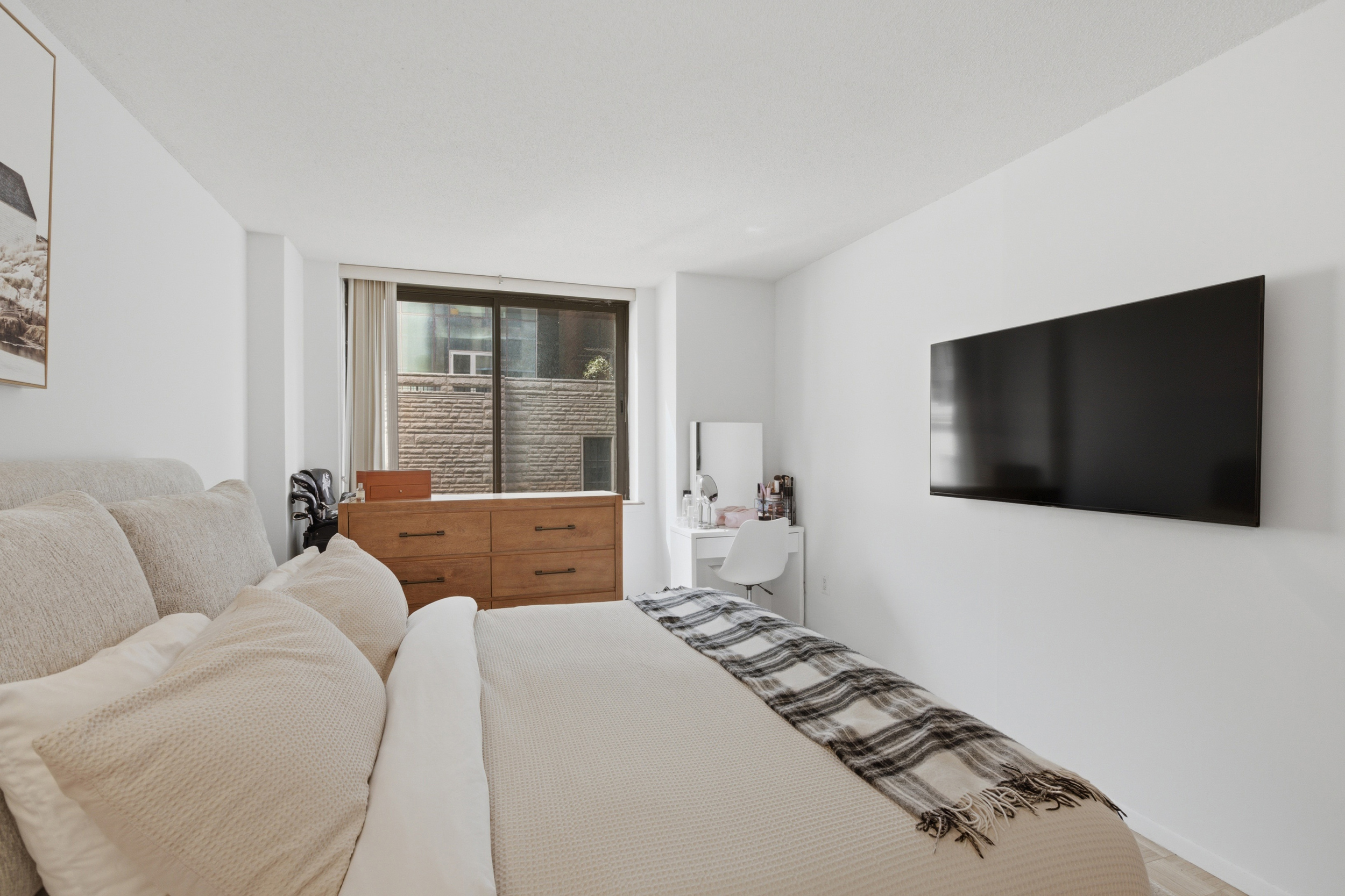 280 Park Avenue South, Unit 5L Manhattan, NY 10010 - Photo 8 of 17 a bedroom with a large bed and a flat screen tv