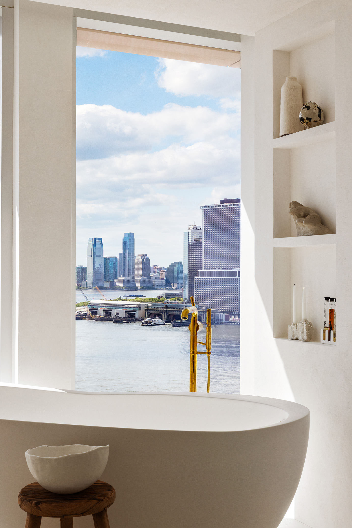 50 Bridge Park Drive, Unit 26A Brooklyn, NY 11201 - Photo 18 of 29 a view of a bathroom with a tub