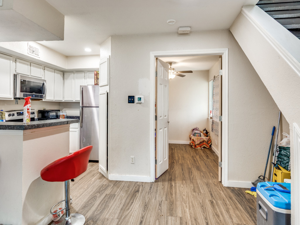 9809 Walnut Street, Unit 203 Dallas, TX 75243 - Photo 5 of 12