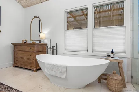 $4,995,000 | 554-556 Stratford Drive, Encinitas, CA 92024