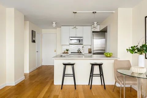 $1,435,000 | 61 Jane Street, Unit 19J | West Village