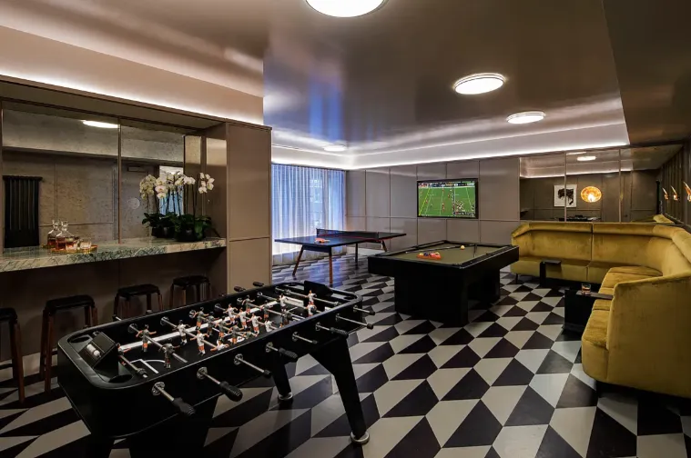 $4,395,000 | 40 East End Avenue, Unit 9B | Upper East Side