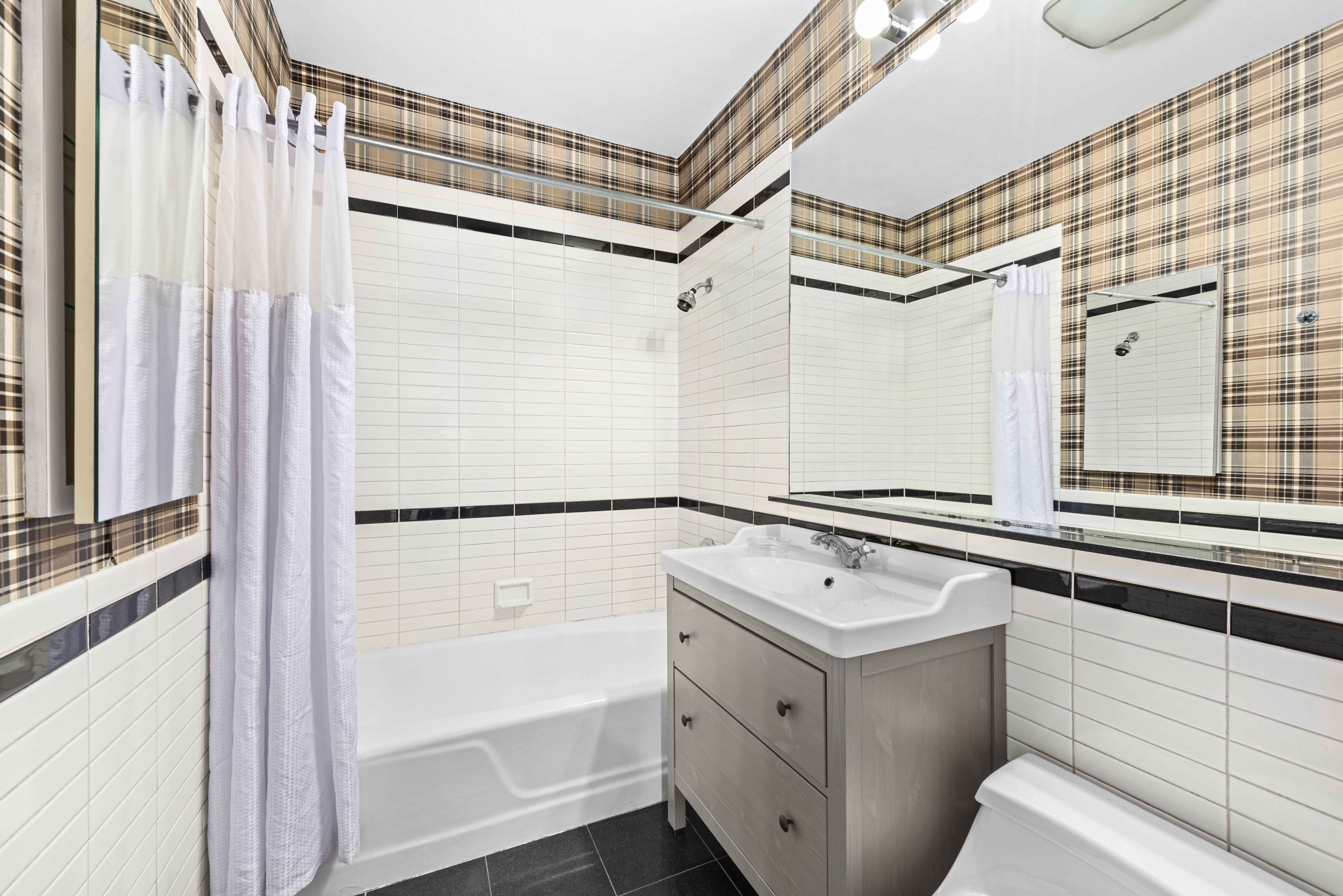 360 East 88th Street, Unit 4E Manhattan, NY 10128 - Photo 11 of 28