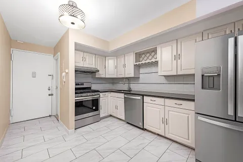 $4,000 | 225 East 86th Street, Unit 301 | Upper East Side