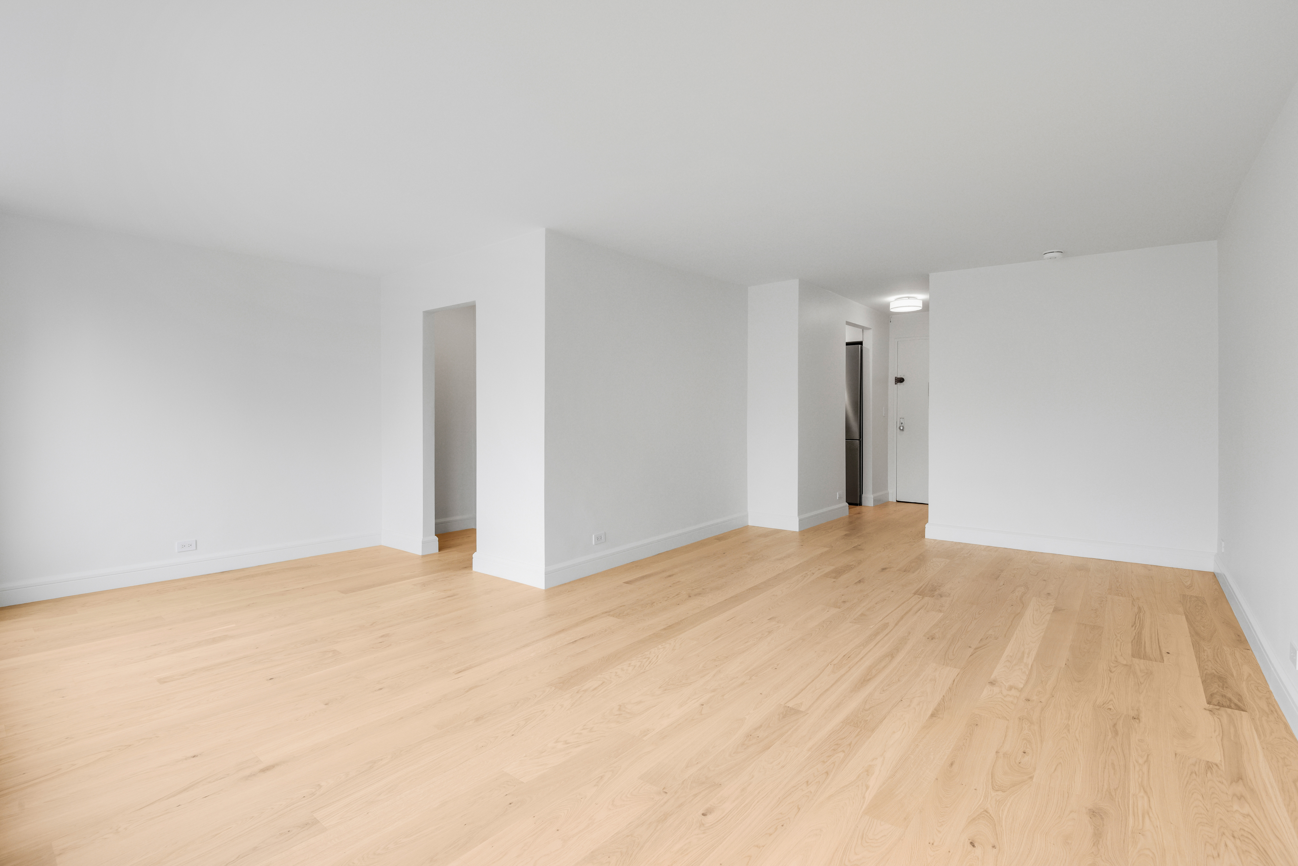185 West End Avenue, Unit 26J Manhattan, NY 10023 - Photo 5 of 18 a view of an empty room