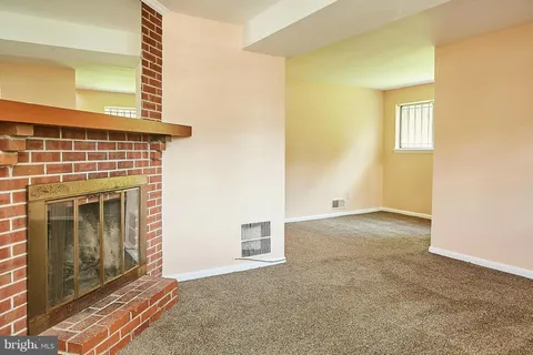 $3,800 | 5719 6th Street North, Arlington, VA 22205