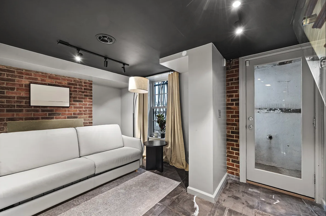 58 Downing Street Manhattan, NY 10014 - Photo 15 of 21 a living room with furniture