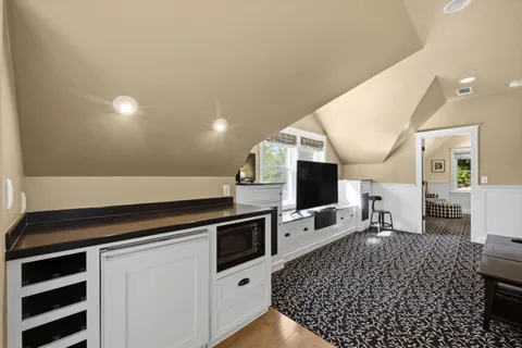 $3,050,000 | 4011 East 3rd Avenue, Napa, CA 94558