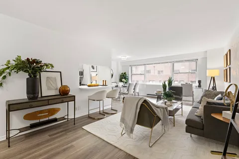 $1,075,000 | 400 East 54th Street, Unit 24E | Sutton Place