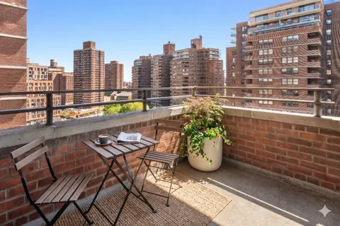$1,200,000 | 383 Grand Street, Unit M1304 | Lower East Side