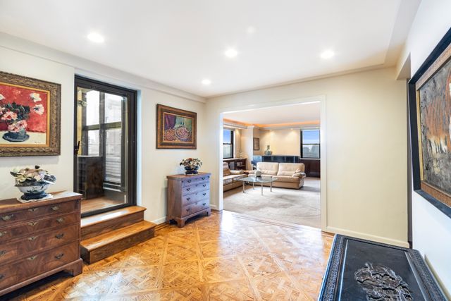 $3,995,000 | 11 East 86th Street, Unit PHA | Upper East Side