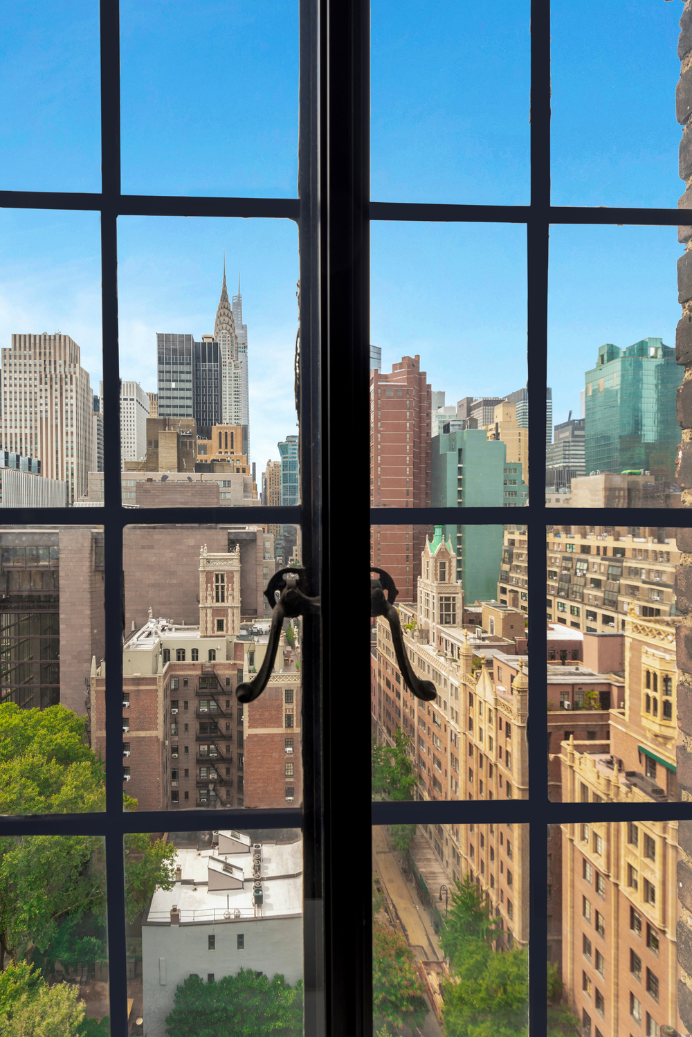 45 Tudor City Place, Unit 1604 Manhattan, NY 10017 - Photo 2 of 12