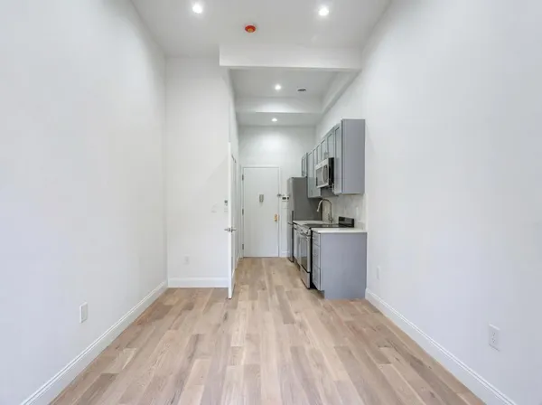 $3,200 | 231 East 60th Street, Unit 1 | Lenox Hill