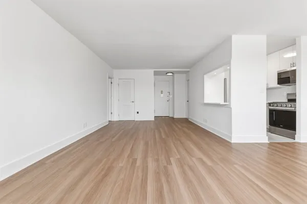 $1,075,000 | 400 East 54th Street, Unit 24E | Sutton Place