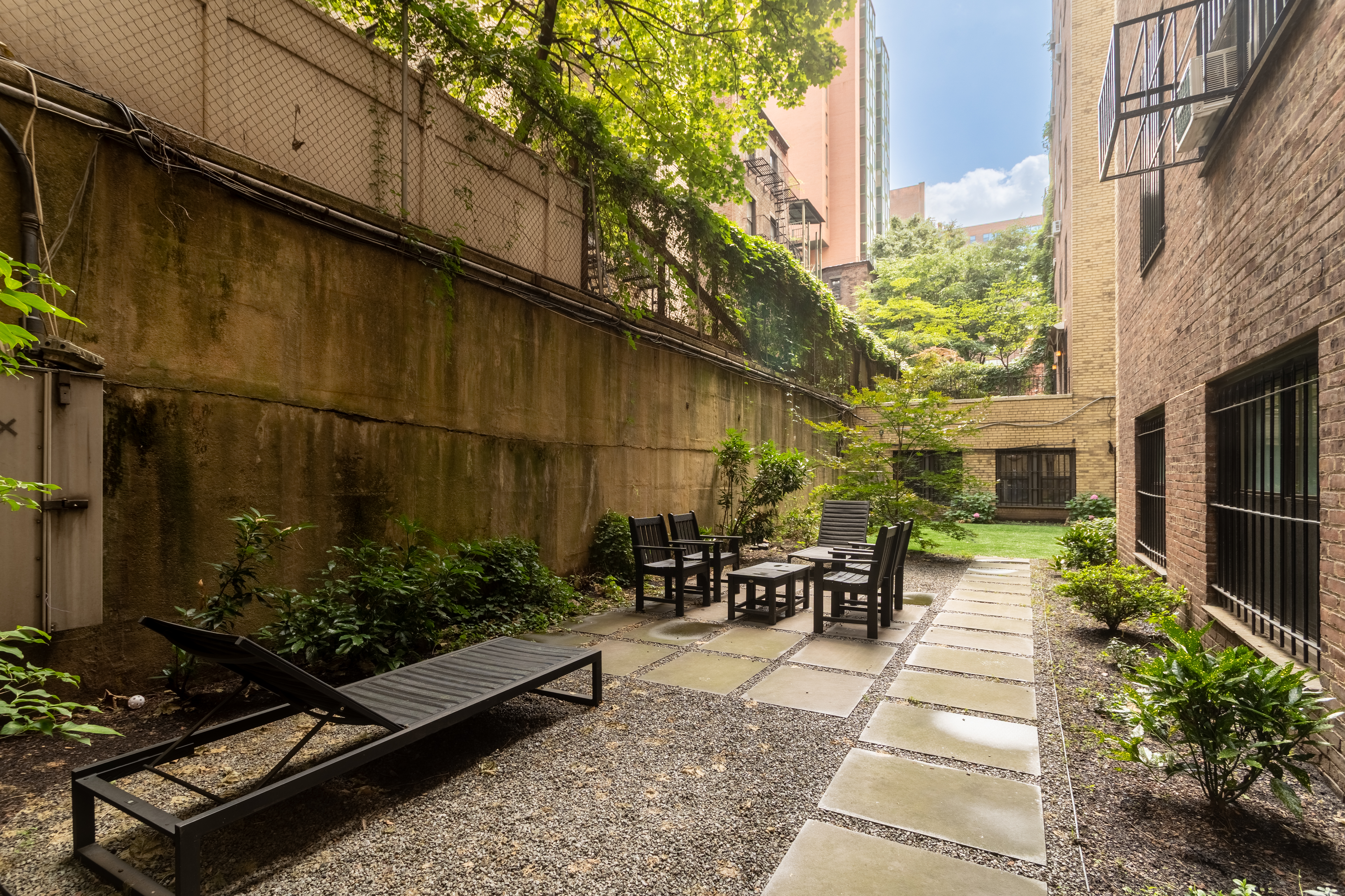 205 East 69th Street, Unit 8F Manhattan, NY 10021 - Photo 11 of 16 Gallery Image 11