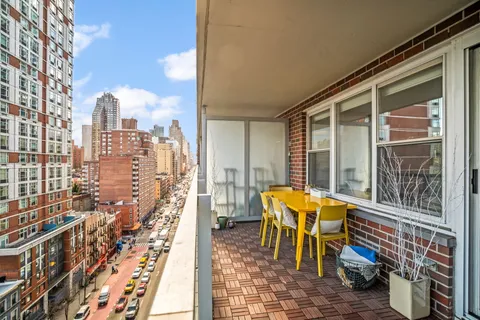 $585,000 | 363 East 76th Street, Unit 14E | Lenox Hill
