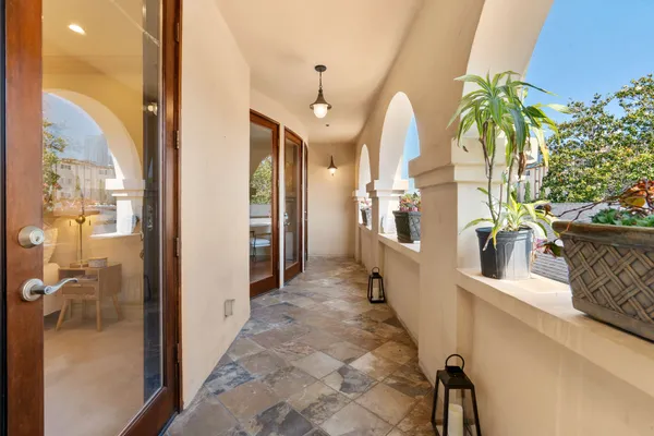 $1,195,000 | 10364 Almayo Avenue, Unit 305, Los Angeles, CA 90064