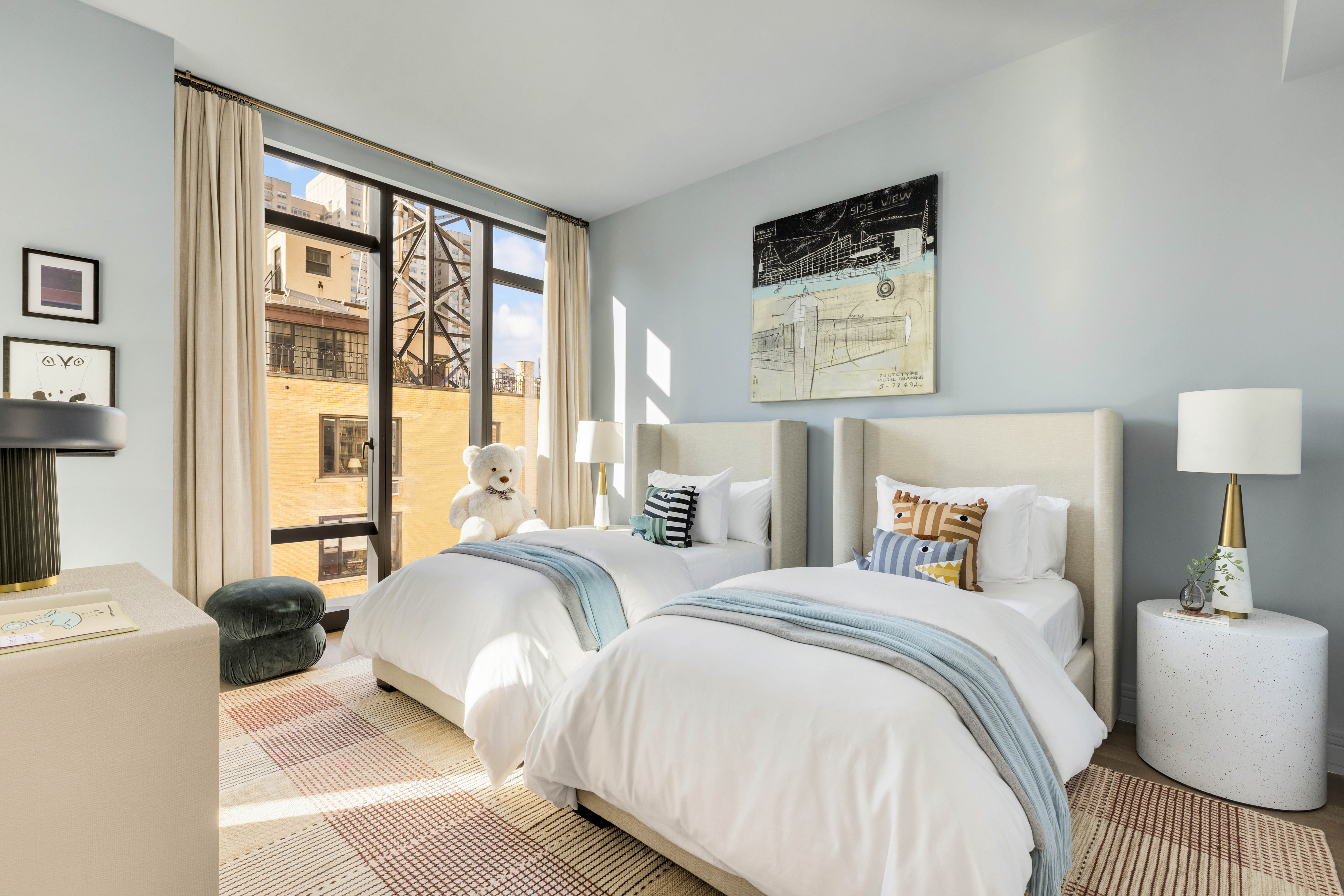 430 East 58th Street, Unit 16A Manhattan, NY 10022 - Photo 7 of 22 a bedroom with a bed and a couch