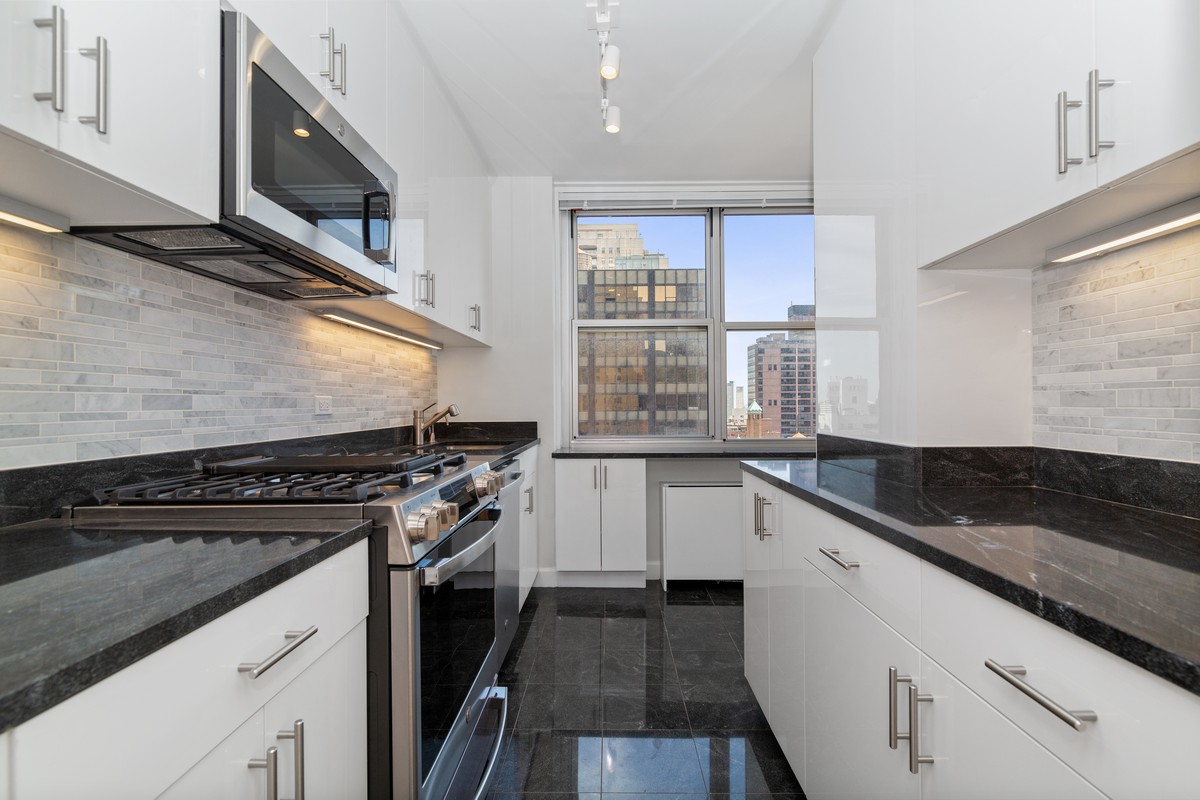 300 East 56th Street, Unit Undisclosed Manhattan, NY 10022 - Photo 3 of 13 Gallery Image 3
