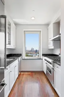 $2,100,000 | 400 East 51st Street, Unit 21C | Midtown East