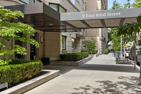 $2,750,000 | 8 East 83rd Street, Unit 5A | Upper East Side