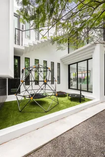 $6,350,000 | 5630 Pine Tree Drive, Miami Beach, FL 33140