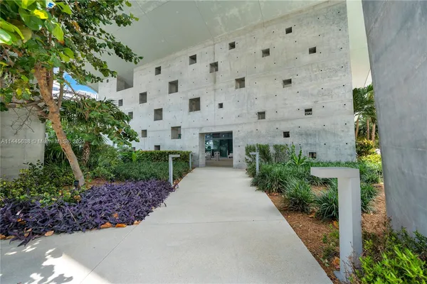 $5,799,900 | 88 Southwest 7th Street, Unit PH4303, Miami, FL 33130