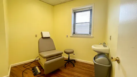 $1,600 | 29 Glen Cove Avenue, Unit 102, Glen Cove, NY 11542