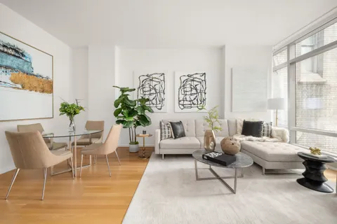 $1,088,000 | 18 West 48th Street, Unit 4F | Midtown Central