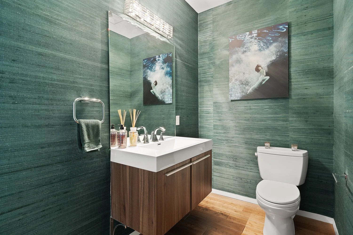 $1,599,990 | 225 South Hamilton Drive, Unit 107, Beverly Hills, CA 90211