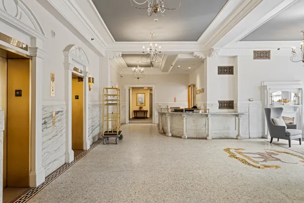 $500,000 | 1811 Chestnut Street, Unit 707, Philadelphia, PA 19103