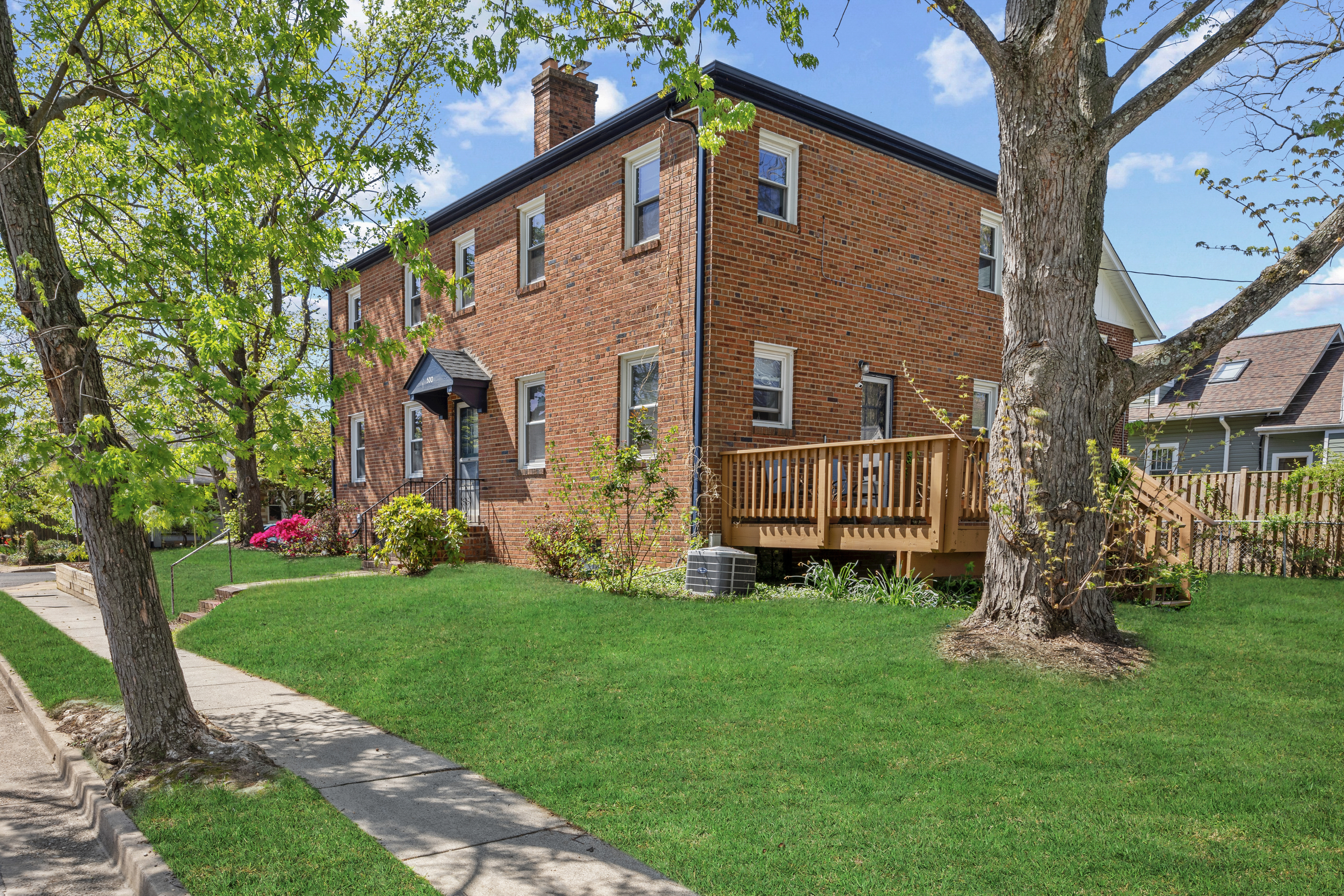 34 East Walnut Street Alexandria, VA 22301 - Photo 15 of 15 a front view of a house with a garden