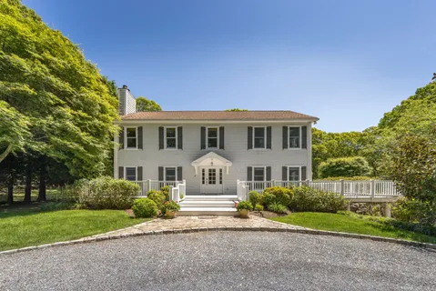 $3,590,000 | 344 Accabonac Road, East Hampton, NY 11937