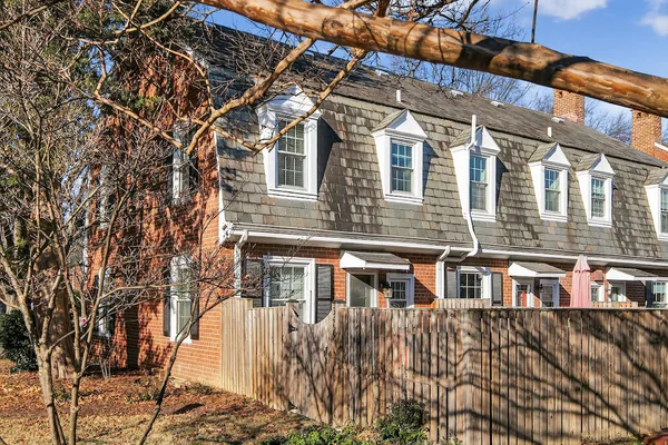 $590,000 | South Stafford Street, Arlington, VA 22206