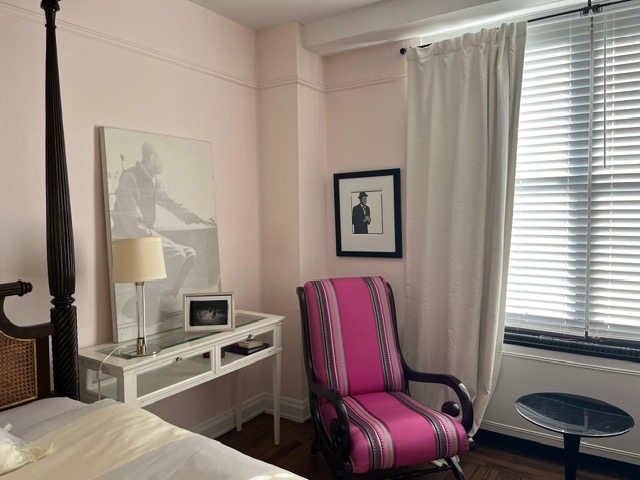 435 West 23rd Street, Unit 7B Manhattan, NY 10011 - Photo 13 of 23 a living room with furniture