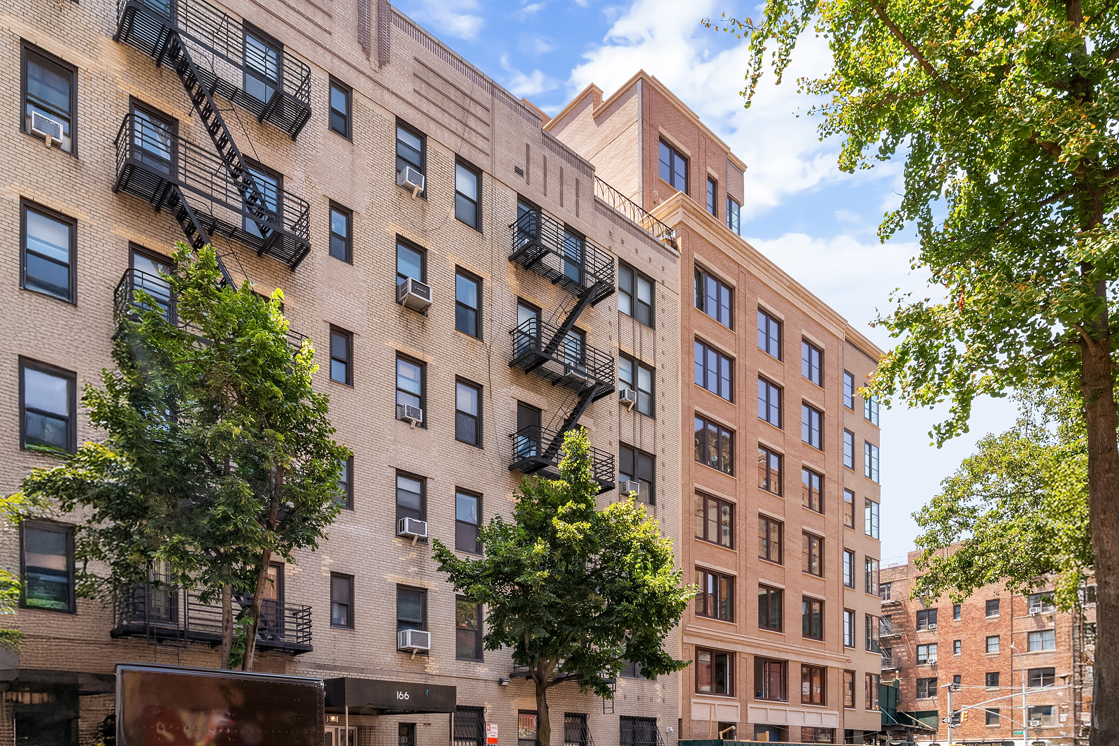 166 West 22nd Street, Unit 6C Manhattan, NY 10011 - Photo 9 of 11 a front view of a building