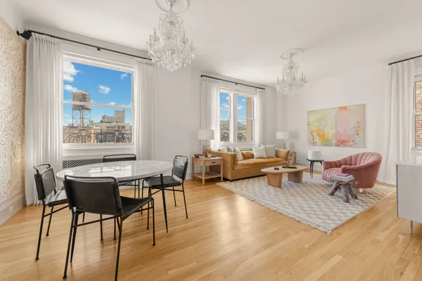 $2,585,000 | 26 East 63rd Street, Unit 11F | Lenox Hill