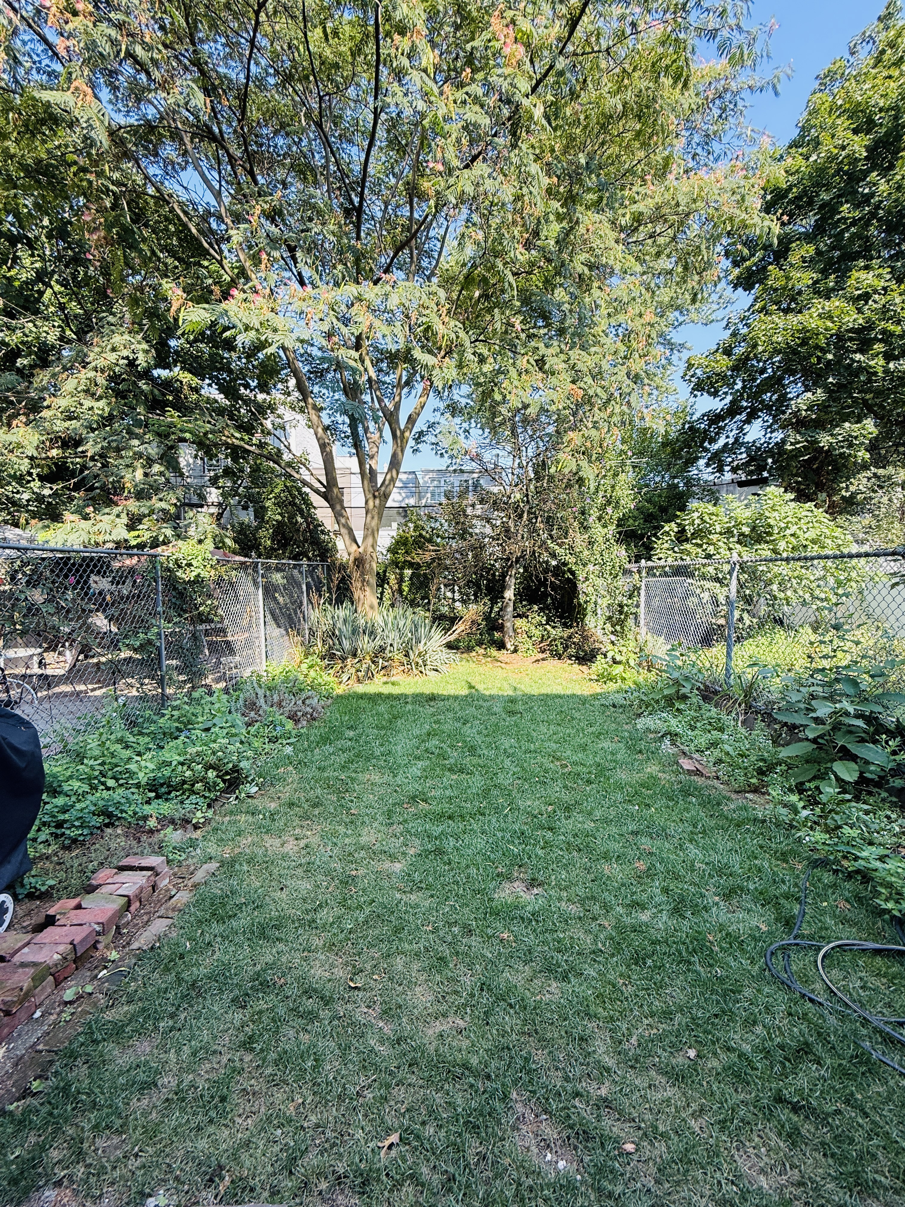 476 7th Avenue, Unit 1 Brooklyn, NY 11215 - Photo 5 of 6 a view of green field