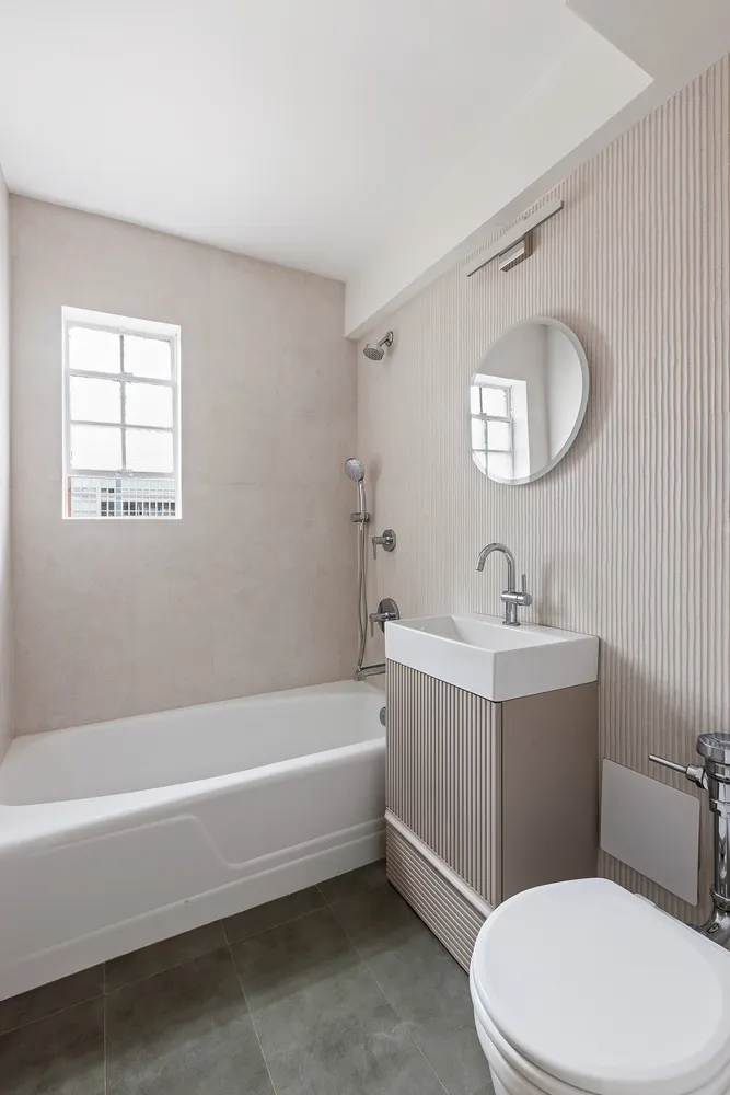 $749,000 | 335 East 51st Street, Unit 9D | Midtown East