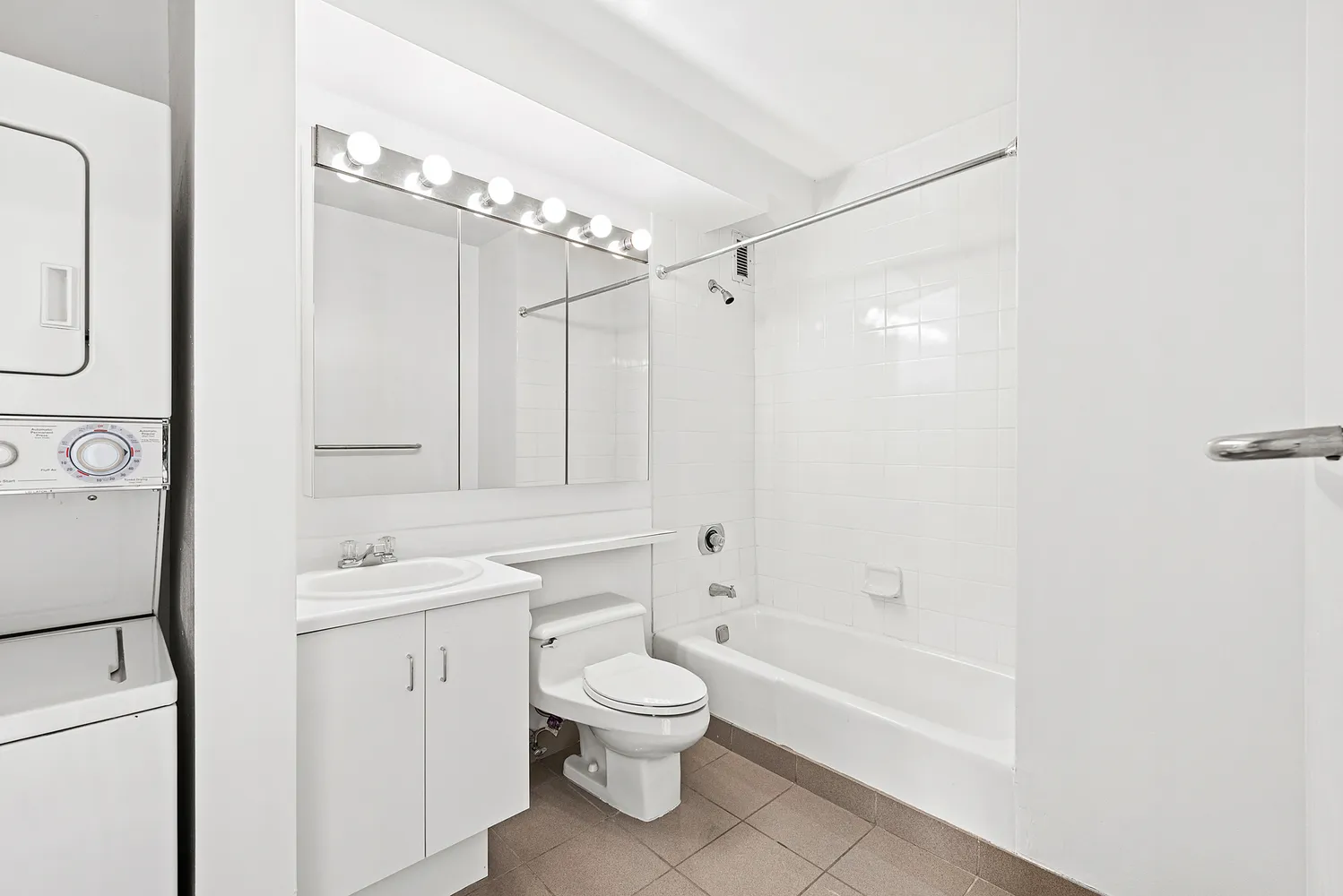 $1,850,000 | 2250 Broadway, Unit 6K | Upper West Side