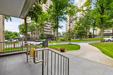 $225,000 | 1 Fordham Hill Ovl, Unit 12C | University Heights