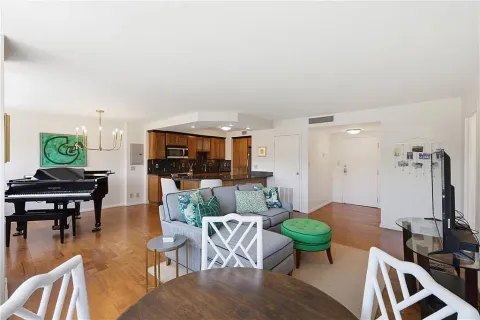 $235,000 | 803 West 48th Street, Unit 605, Kansas City, MO 64112