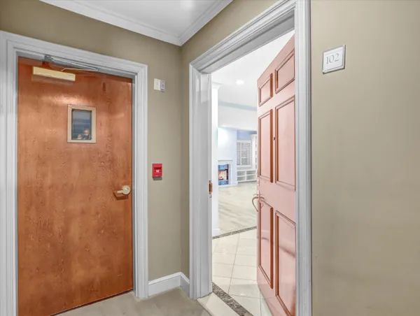 $1,299,000 | 277 South Spalding Drive, Unit 102, Beverly Hills, CA 90212