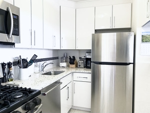 330 East 75th Street, Unit 7E Manhattan, NY 10021 - Photo 4 of 9